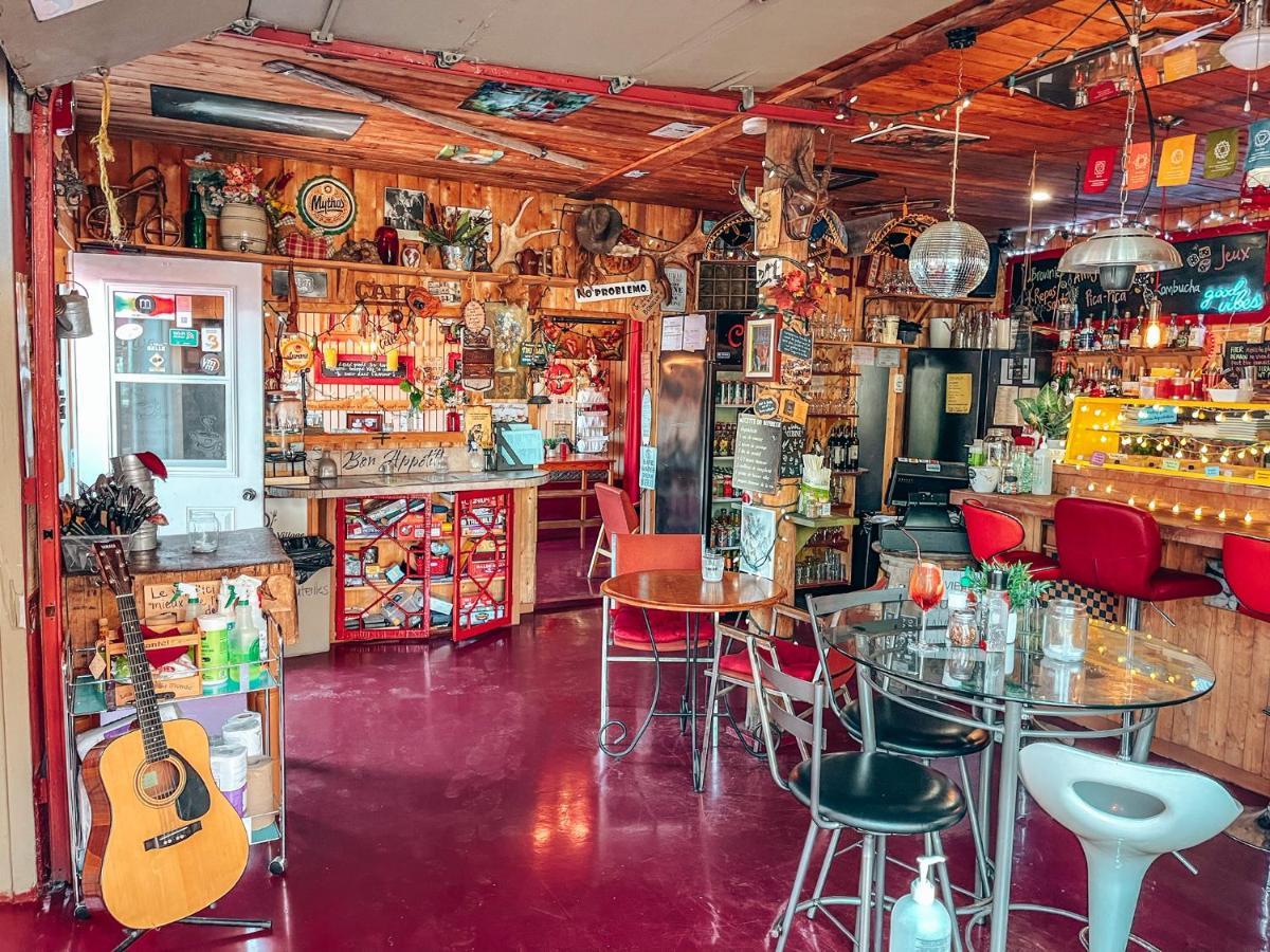 Auberge Mandala Saint Mathieu Du Parc Esterno foto